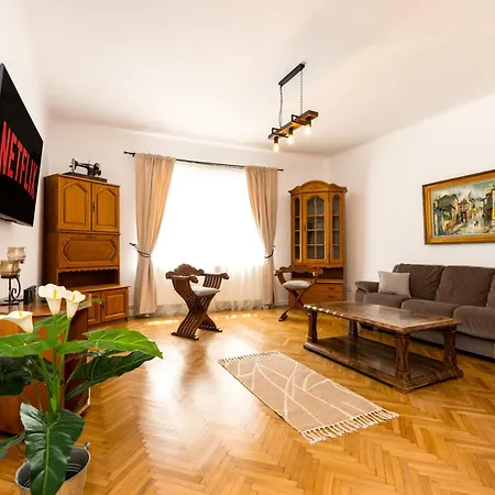Villa The Bucket - Calla Old Town House With Jacuzzi & View Brasov